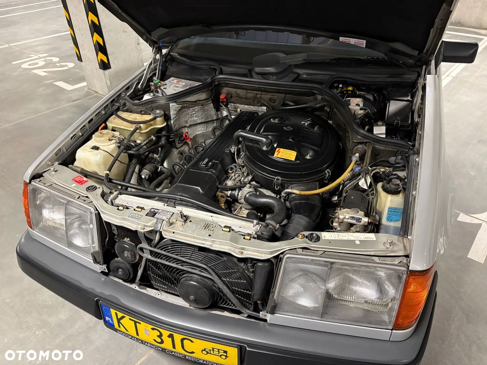 Mercedes-Benz Klasa E 300 4-Matic - 23