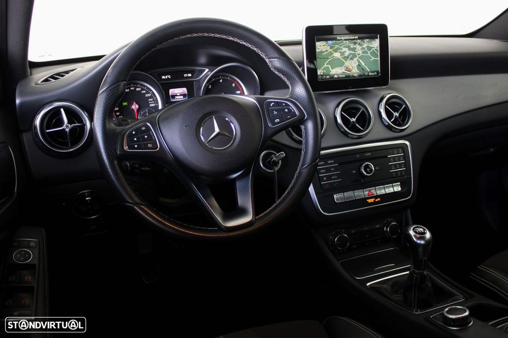 Mercedes-Benz GLA 180 d Urban - 21