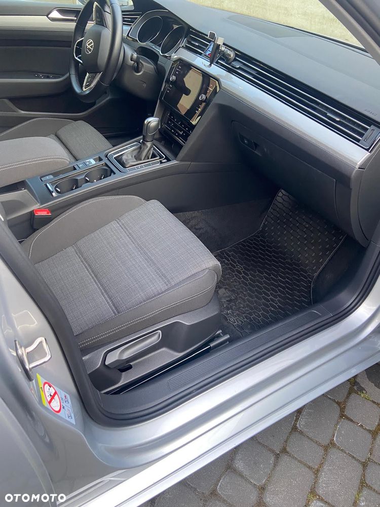 Volkswagen Passat - 17