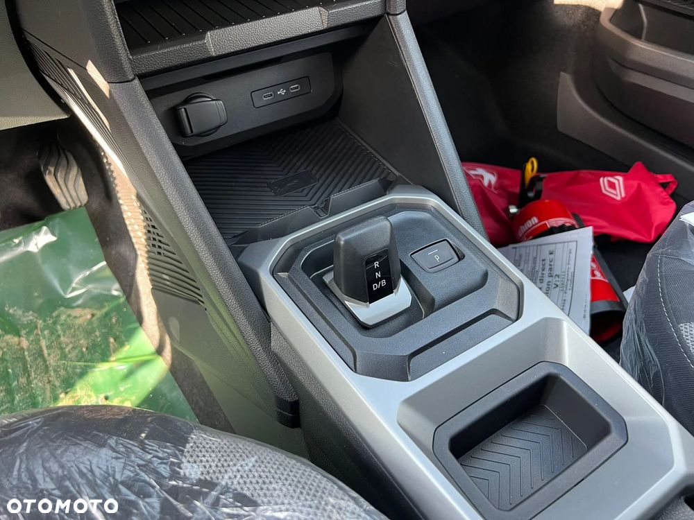 Dacia Duster 1.8 Full Hybrid 155 Journey MMT - 9
