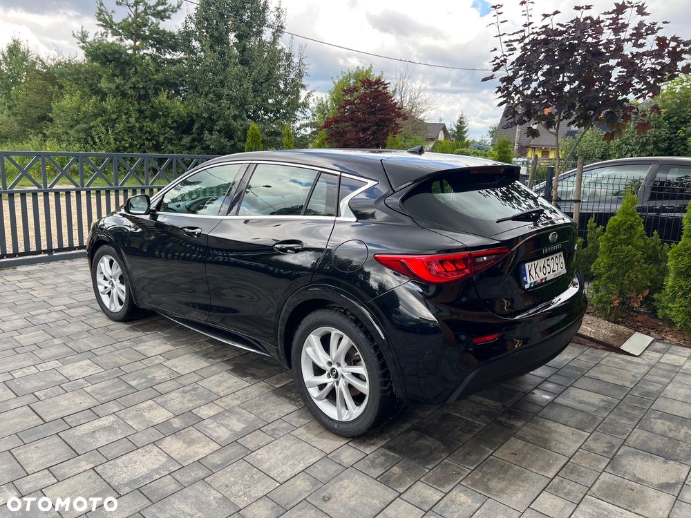 Infiniti Q30 - 9