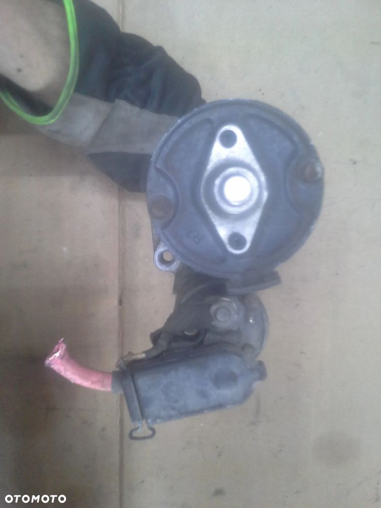 Fiat Idea 1.9 JTD rozrusznik Bosch 0001108202 - 11