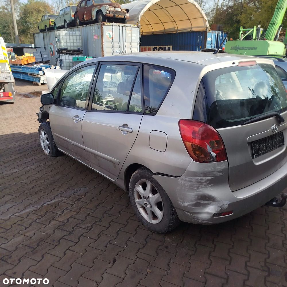Toyota Corolla Verso  na części . - 2