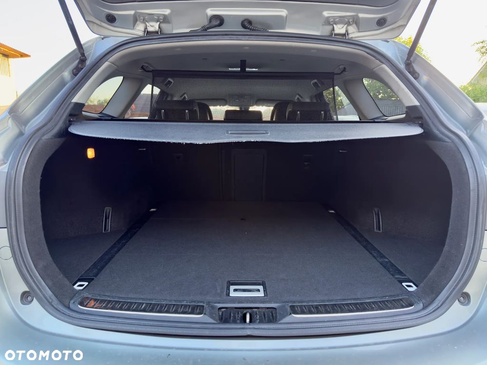 Toyota Avensis 2.0 Executive - 9