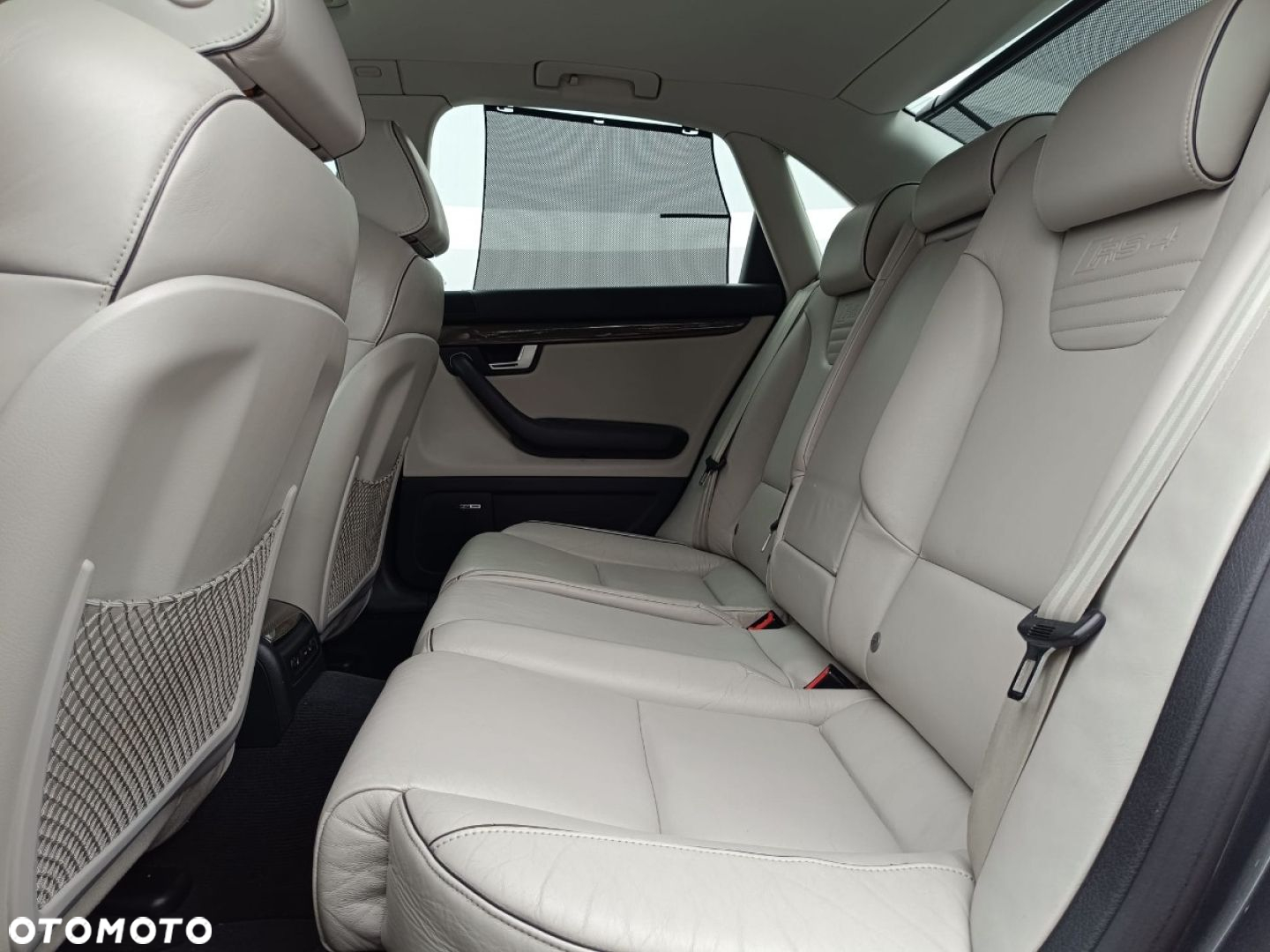Audi RS4 Limousine Standard - 33