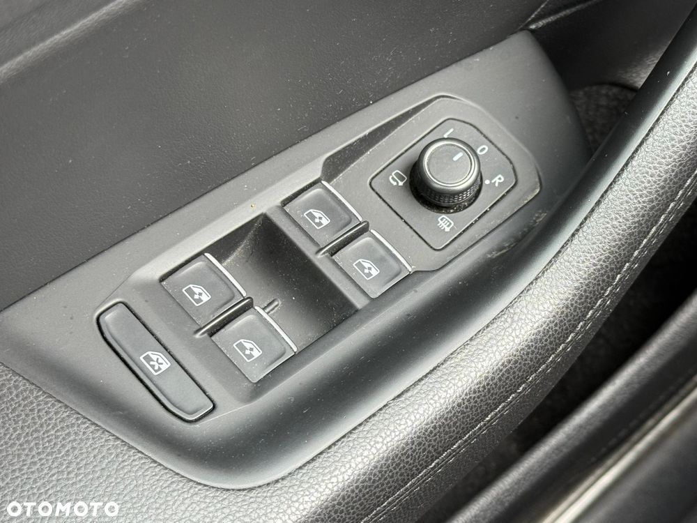 Volkswagen Passat 1.6 TDI SCR DSG - 37