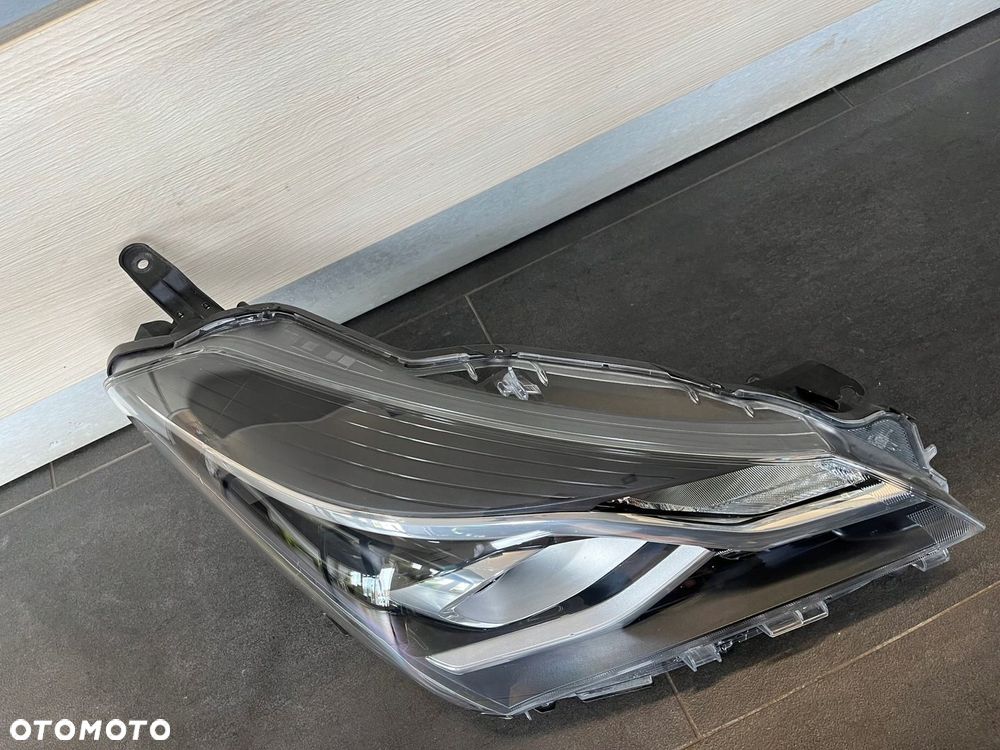 Lampa prawa przednia TOYOTA YARIS III LIFT ładna - 3