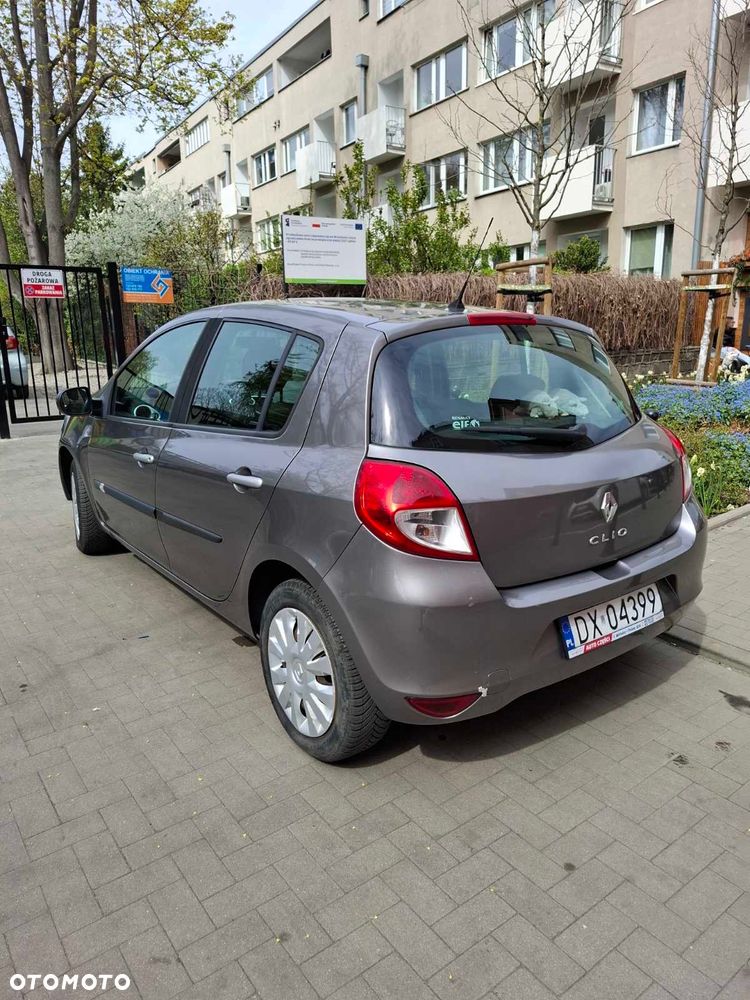 Renault Clio 1.5 dCi Authentique - 6