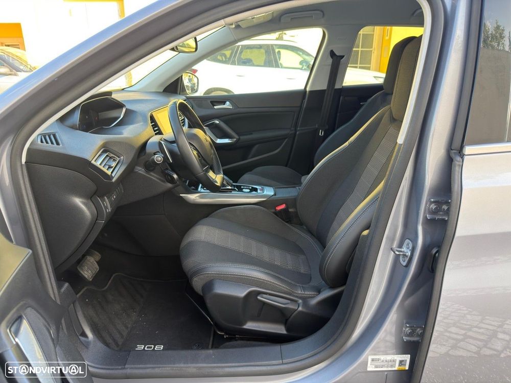 Peugeot 308 1.2 PureTech Allure Pack EAT8 - 11