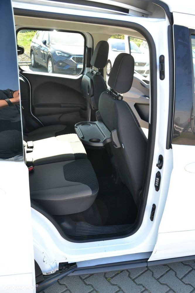 Ford Tourneo Courier - 21
