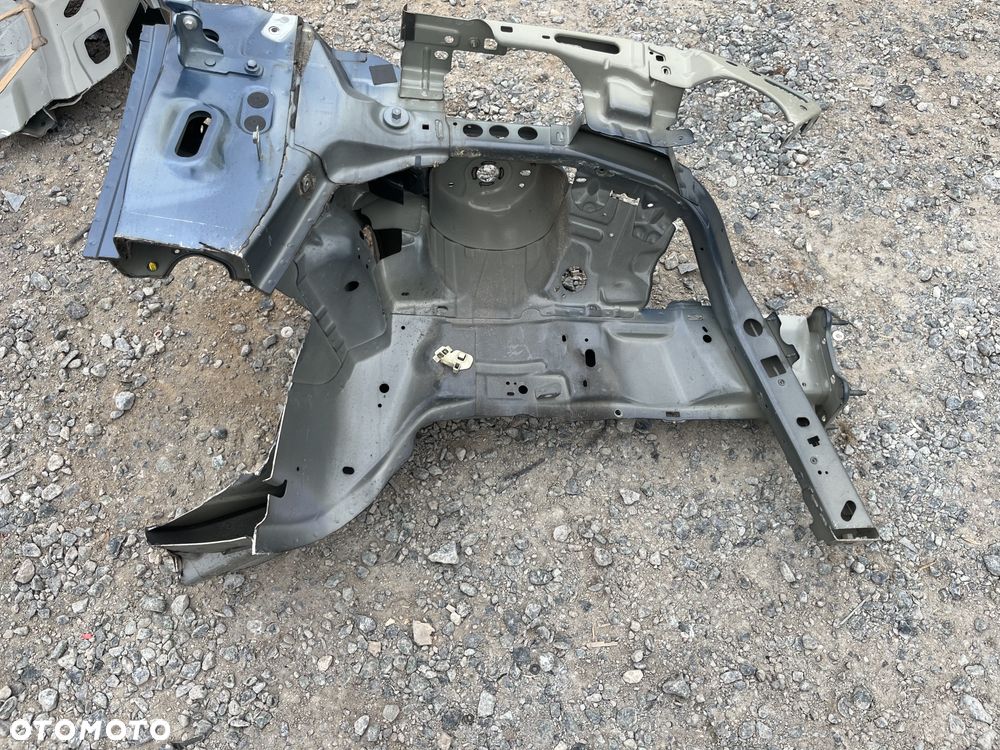 Ćwiartka prawa fartuch słupek próg Ford Kuga MK3 - 1