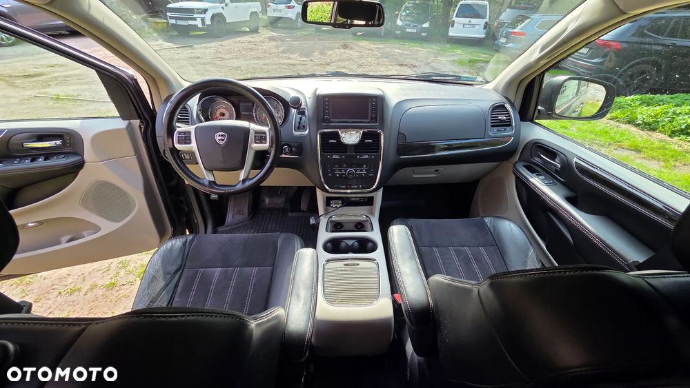 Lancia Voyager 2.8CRD Platinum - 22