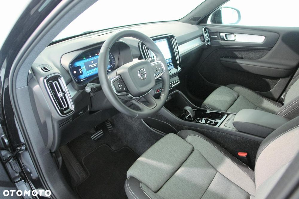 Volvo XC 40 B3 B DKG Plus Black Edition - 13