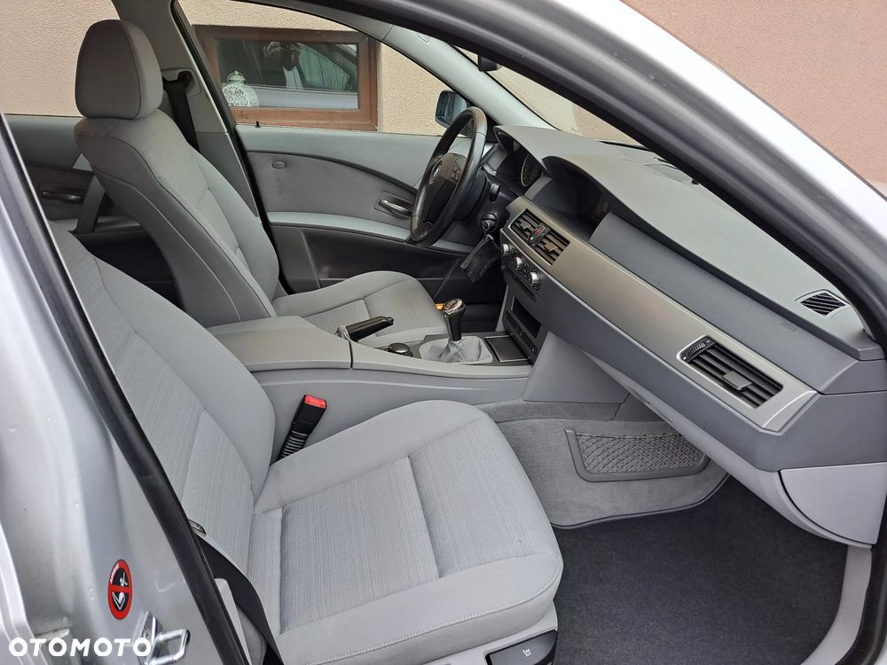 BMW Seria 5 523i Touring - 16