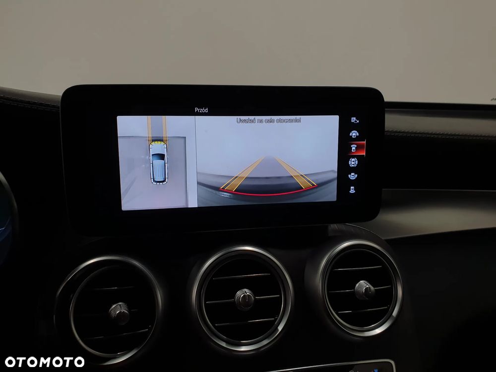 Mercedes-Benz GLC 300 d 4Matic 9G-TRONIC AMG Line Plus - 27