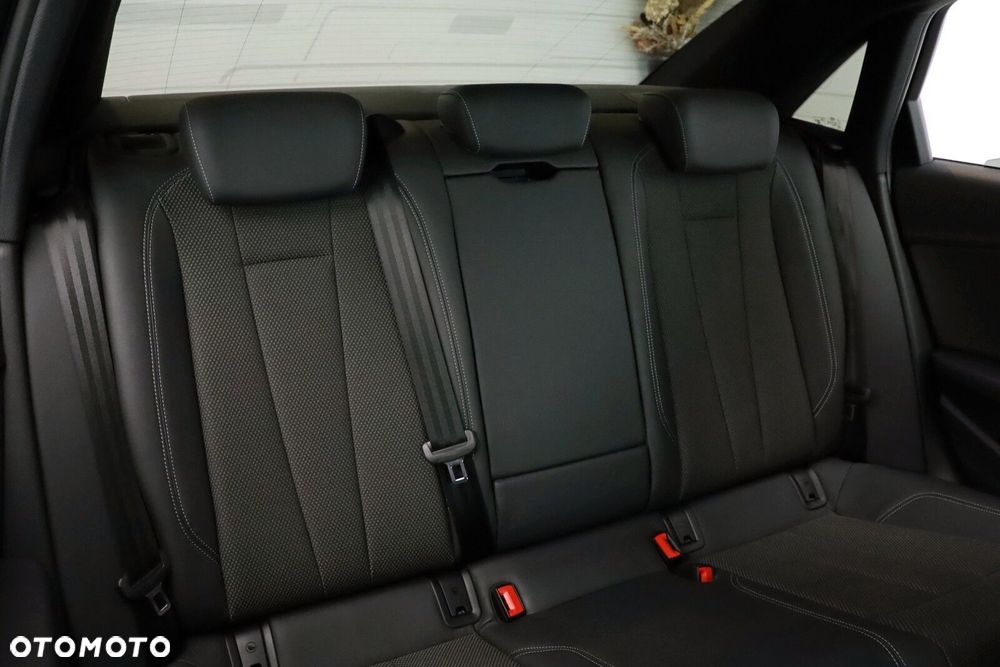 Audi A4 Limousine - 13
