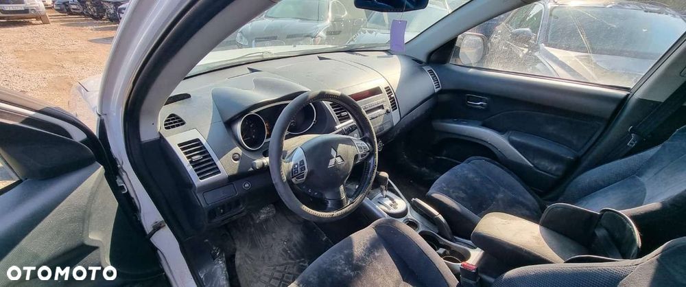 Mitsubishi Outlander - 12