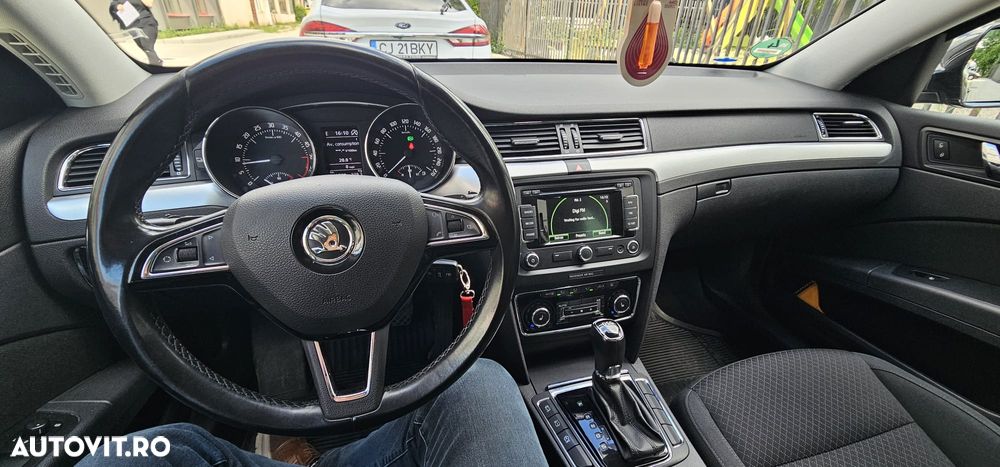 Skoda Superb 2.0 TDI DSG Exclusive - 10