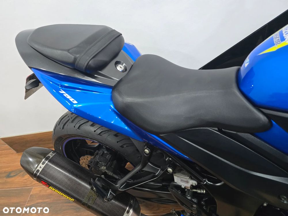 Suzuki GSX - 21