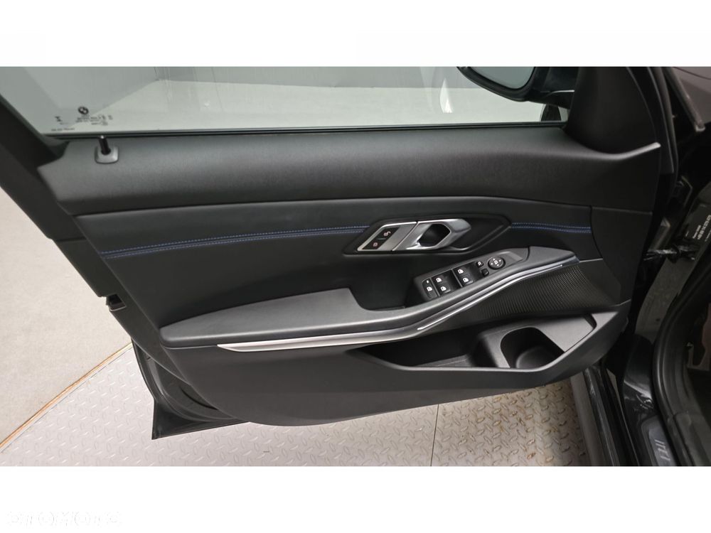 BMW Seria 3 320d xDrive mHEV M Sport - 17