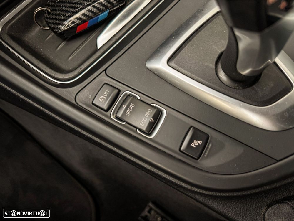 BMW 318 d Touring Aut. Sport Line - 52