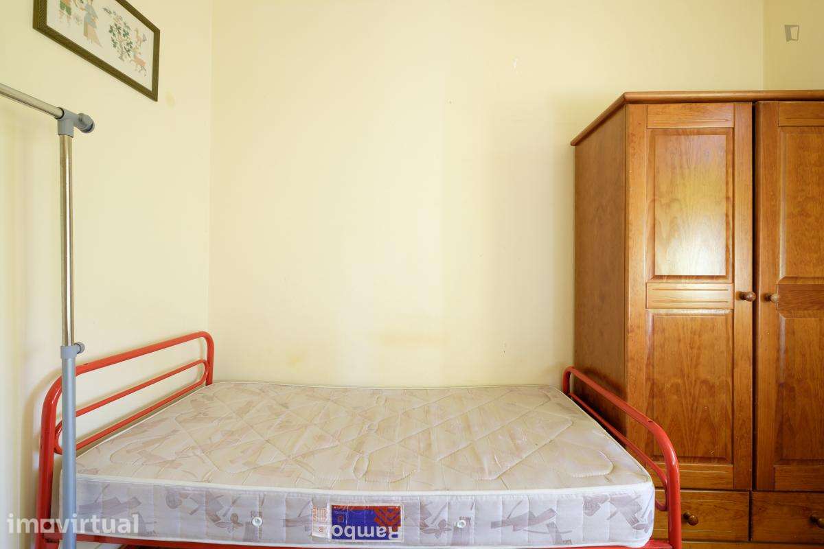 Quarto - localizado em Norton de Matos Coimbra - Grande imagem: 2/11