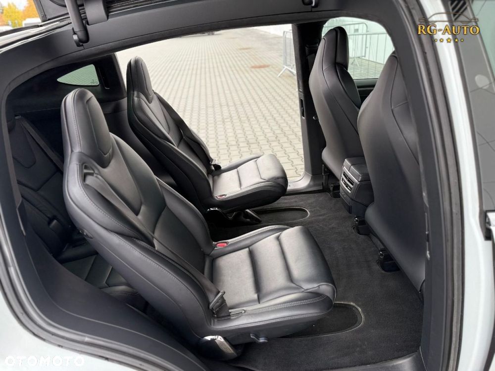 Tesla Model X - 28