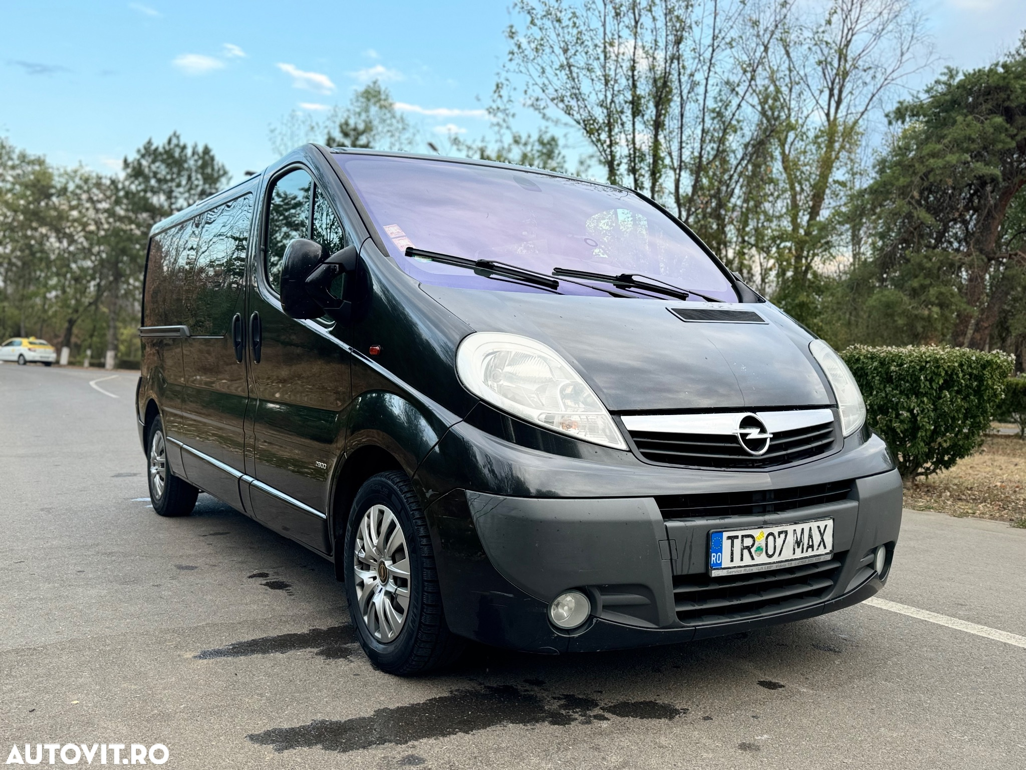 Opel Vivaro 2.5 CDTI L2H1 Life Cosmo - 10