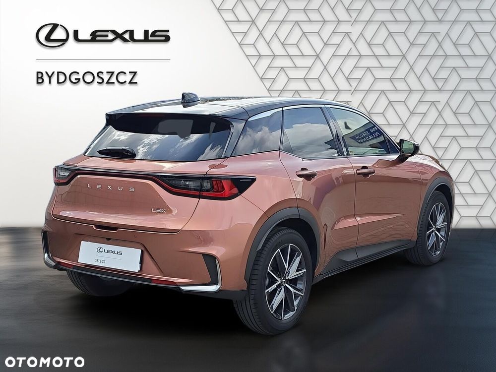 Lexus LBX - 6