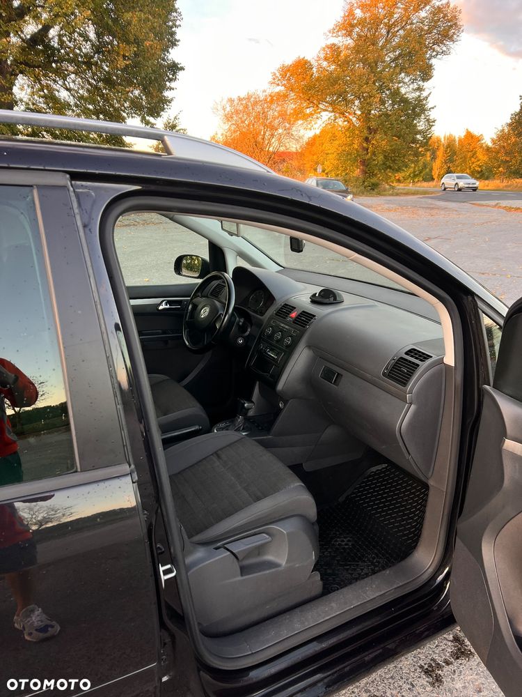 Volkswagen Touran - 4