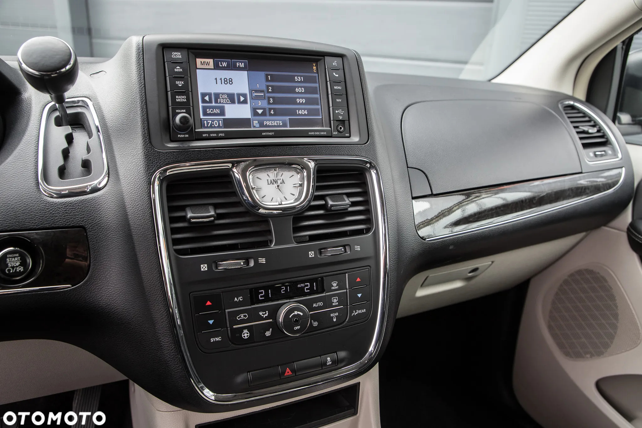 Lancia Voyager - 20