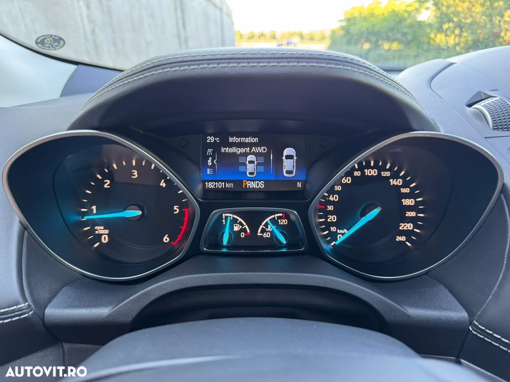 Ford Kuga 2.0 TDCi 4x4 Aut. Vignale - 16