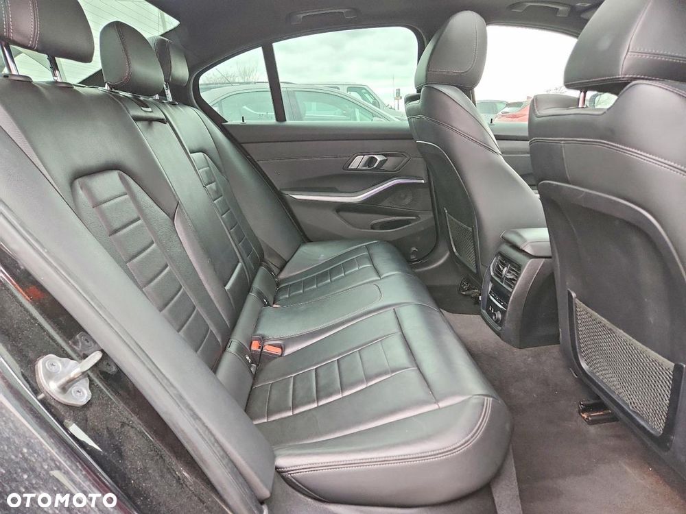 BMW Seria 3 M340i xDrive - 9