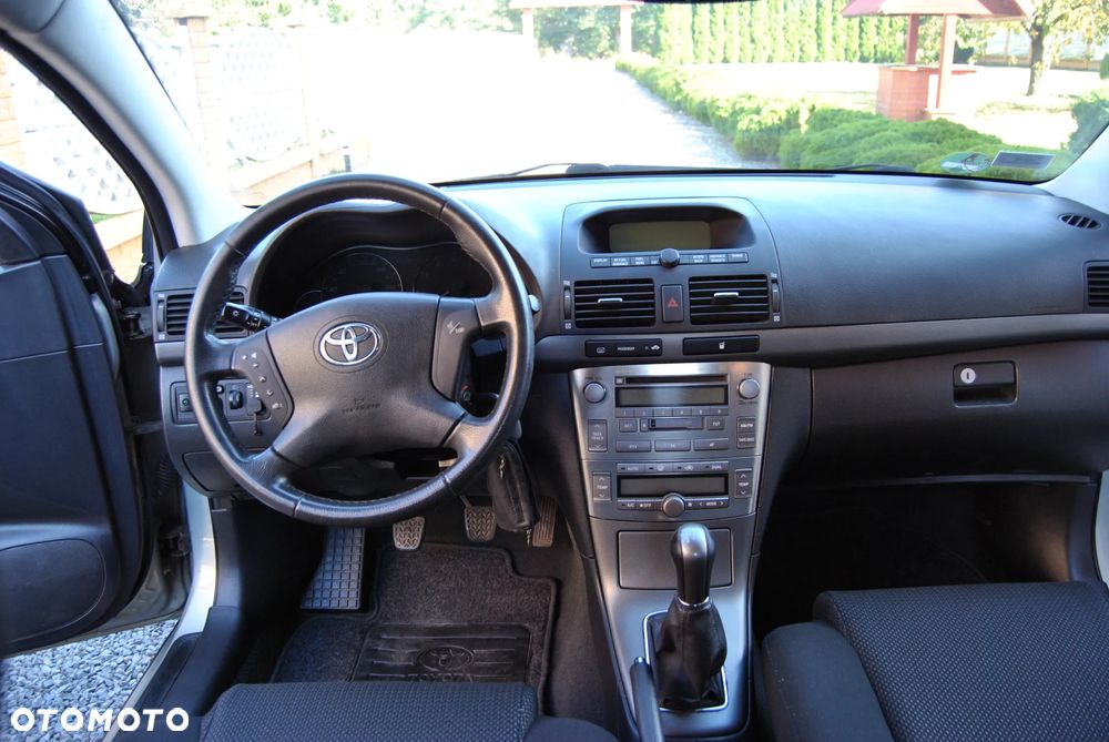 Toyota Avensis 1.8 VVT-i Sol - 28