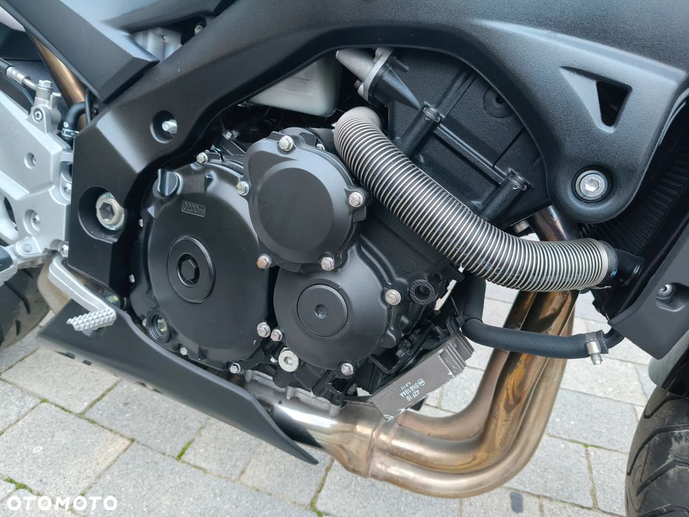 Suzuki GSR - 11