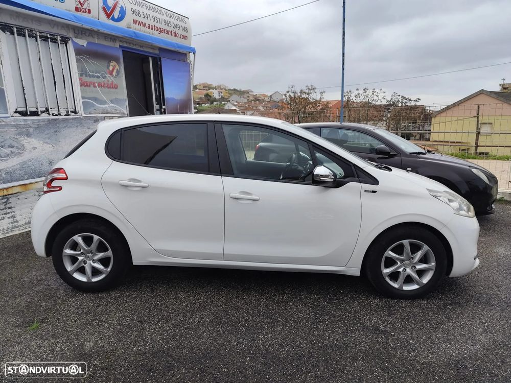 Peugeot 208 1.2 VTi SE Style - 21