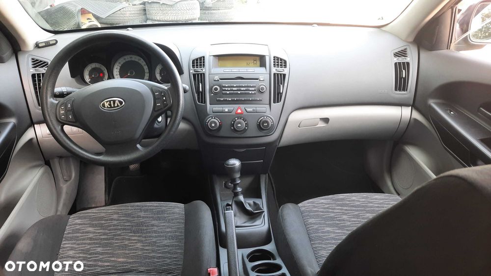 Kia Ceed - 8