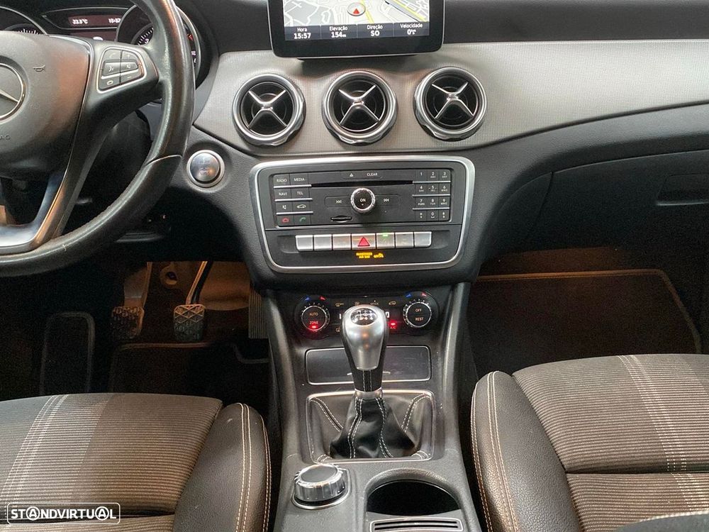 Mercedes-Benz GLA 180 d Urban - 12