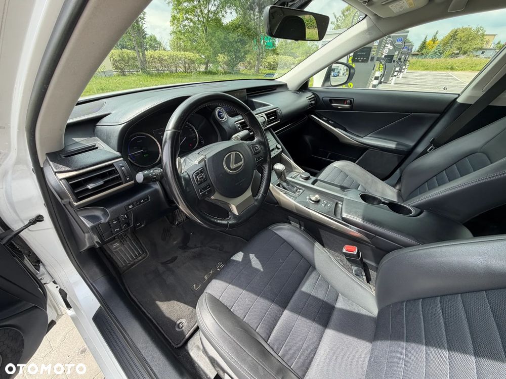 Lexus IS 300h Business Edition - 15