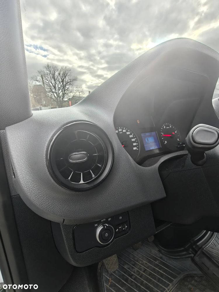 Mercedes-Benz Sprinter - 15