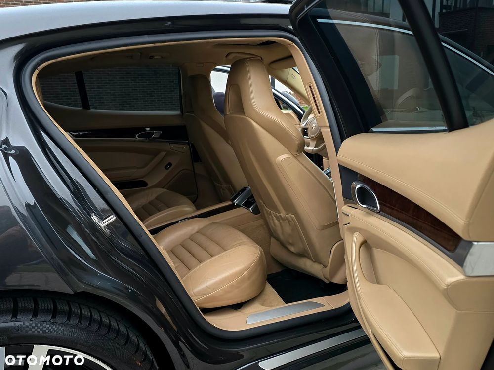 Porsche Panamera 4S PDK - 13