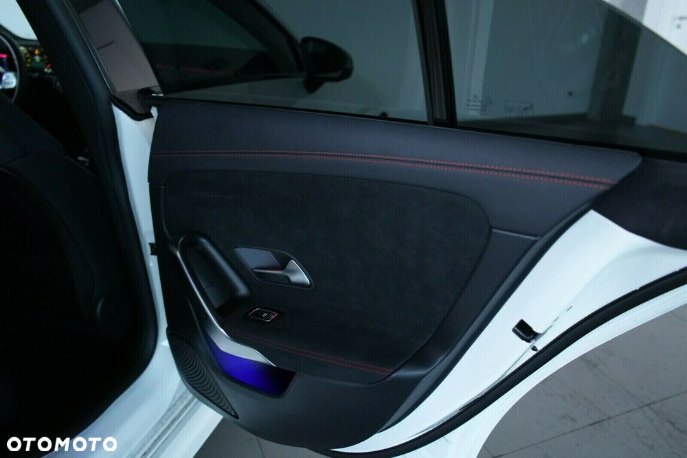 Mercedes-Benz CLA 200 Progressive 7G-DCT - 10