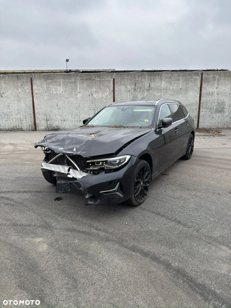 BMW Seria 3 330i xDrive - 1