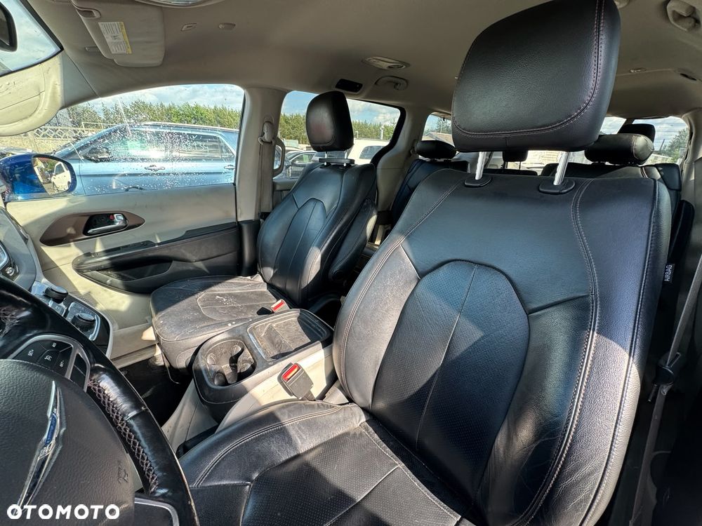 Chrysler Pacifica - 11