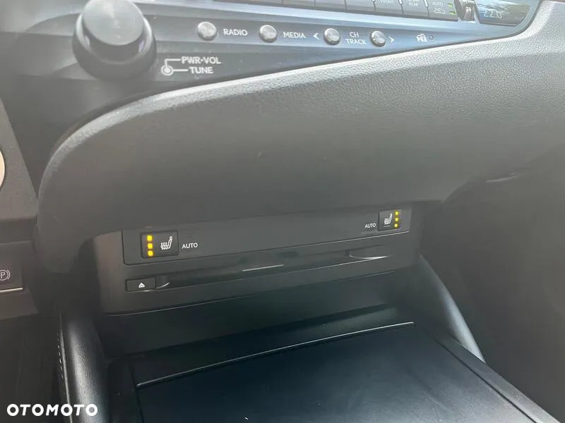 Lexus ES - 32