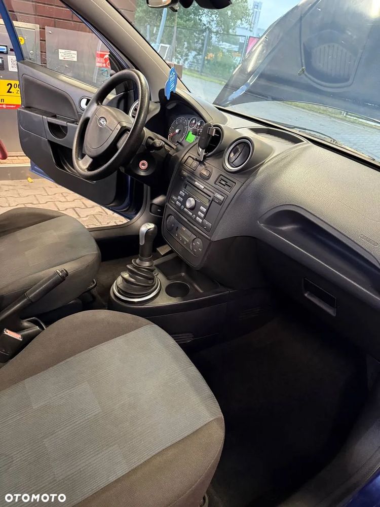 Ford Fiesta 1.4 Ambiente - 30