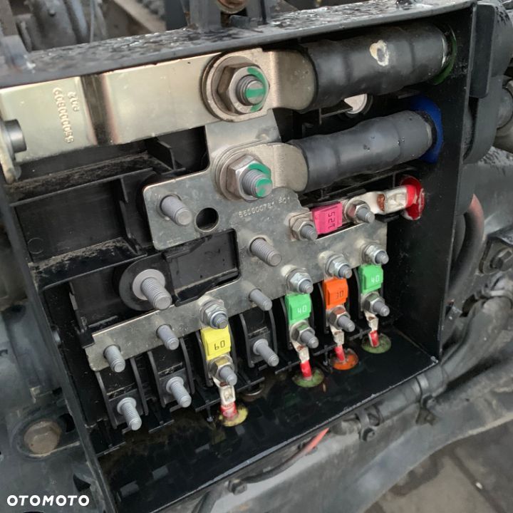 SKRZYNKA PUSZKA BEZPIECZNIKÓW MERCEDES ACTROS MP4