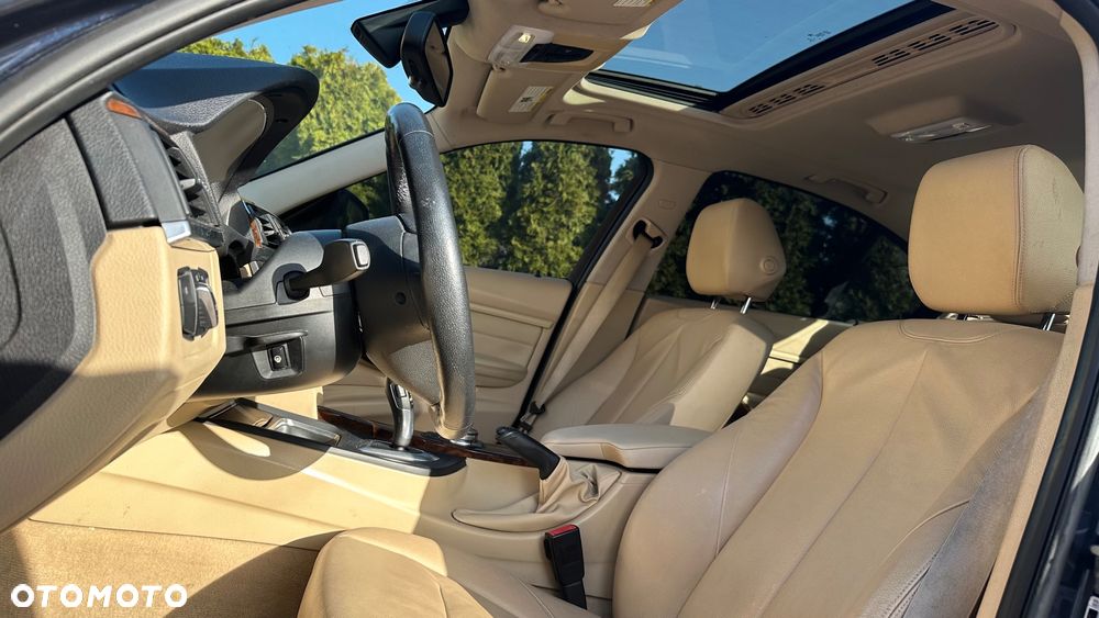 BMW Seria 3 335i xDrive Edition Sport - 12