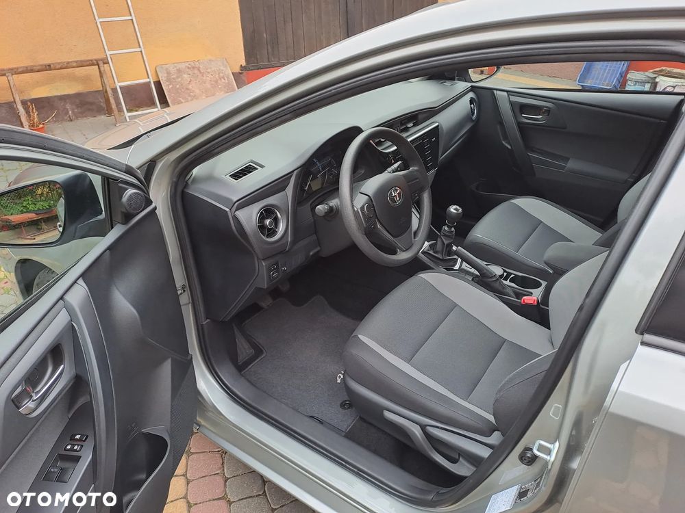 Toyota Auris - 5