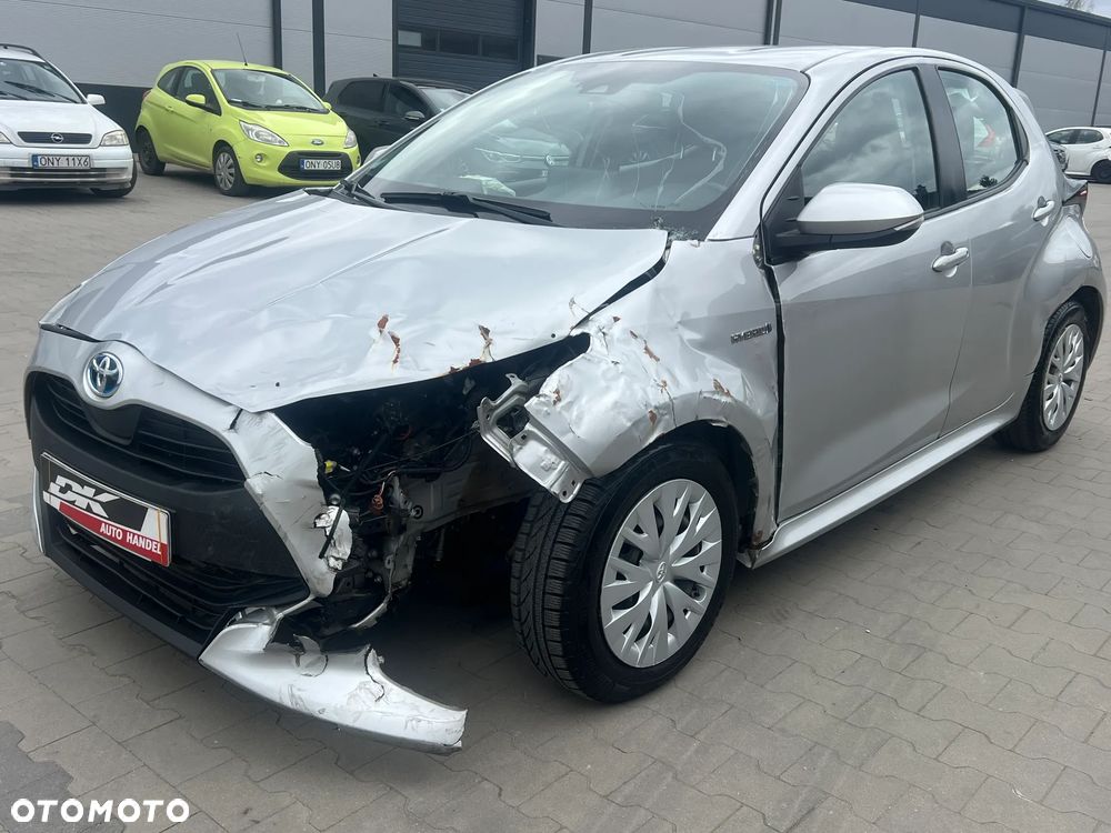 Toyota Yaris Hybrid 100 Premium - 4